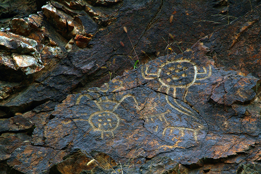 滴水沟岩画_1..jpg